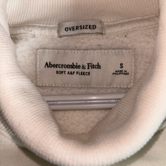 Abercrombie and fitch size small - Picture 2 of 3